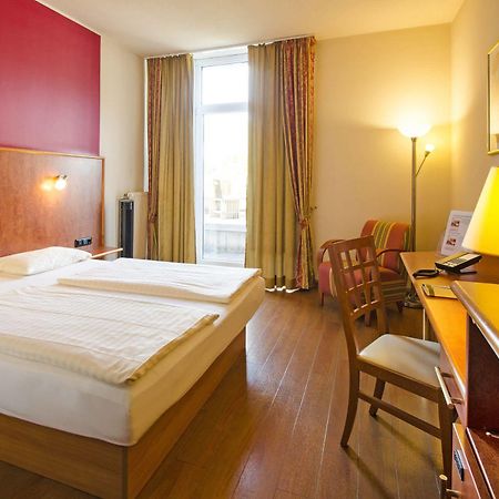 1, 2, Sleep Boardinghouse Unterschleissheim Zentrum Extérieur photo