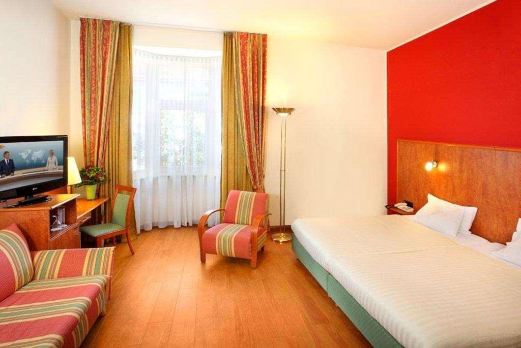 1, 2, Sleep Boardinghouse Unterschleissheim Zentrum Chambre photo
