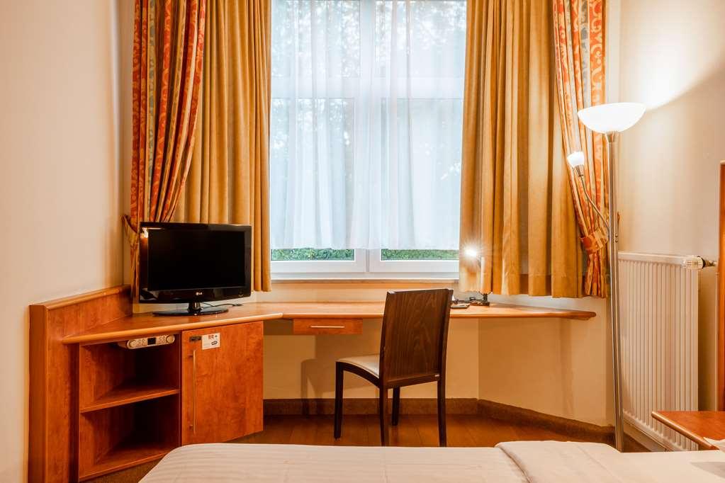 1, 2, Sleep Boardinghouse Unterschleissheim Zentrum Chambre photo
