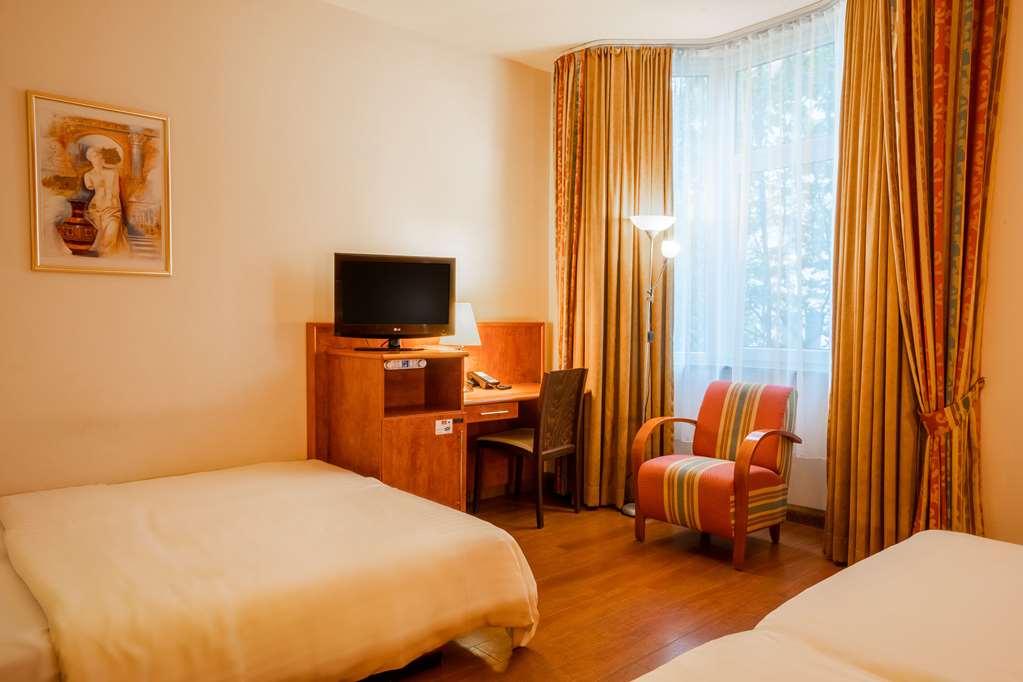 1, 2, Sleep Boardinghouse Unterschleissheim Zentrum Chambre photo