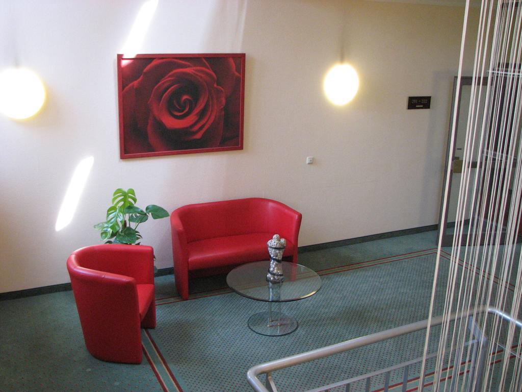 1, 2, Sleep Boardinghouse Unterschleissheim Zentrum Extérieur photo