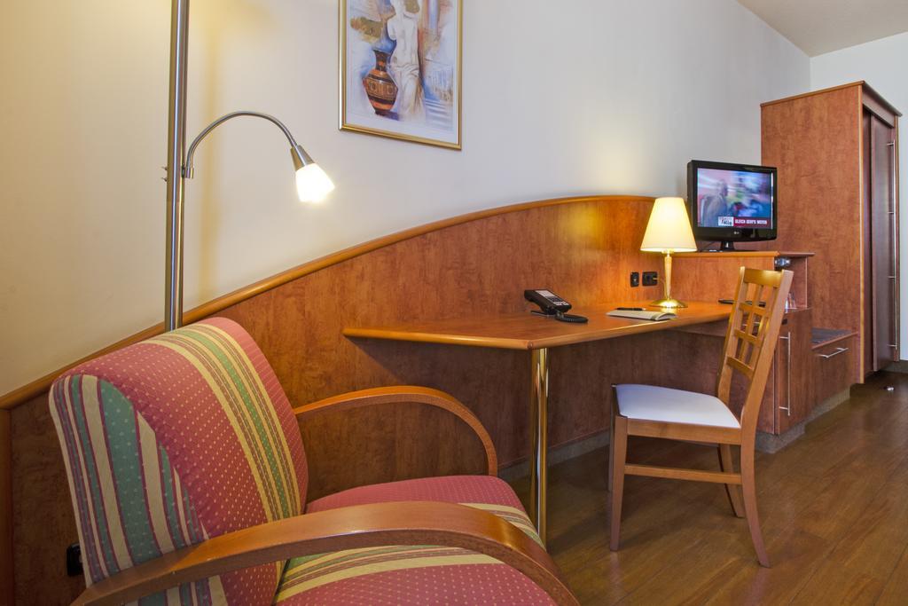 1, 2, Sleep Boardinghouse Unterschleissheim Zentrum Extérieur photo