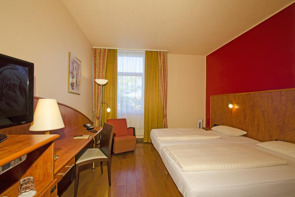 1, 2, Sleep Boardinghouse Unterschleissheim Zentrum Extérieur photo
