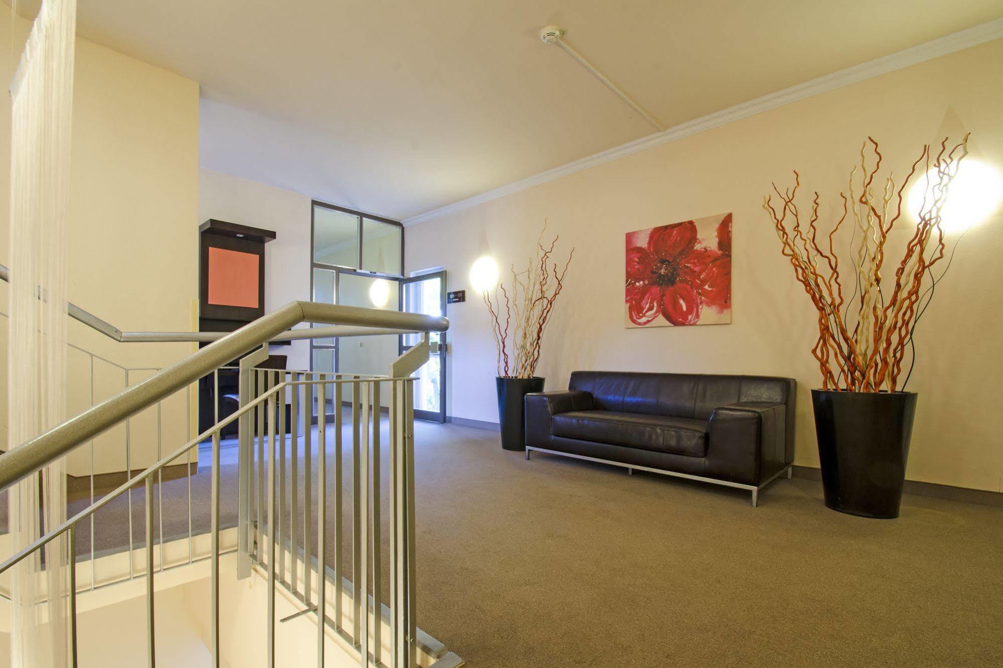 1, 2, Sleep Boardinghouse Unterschleissheim Zentrum Extérieur photo