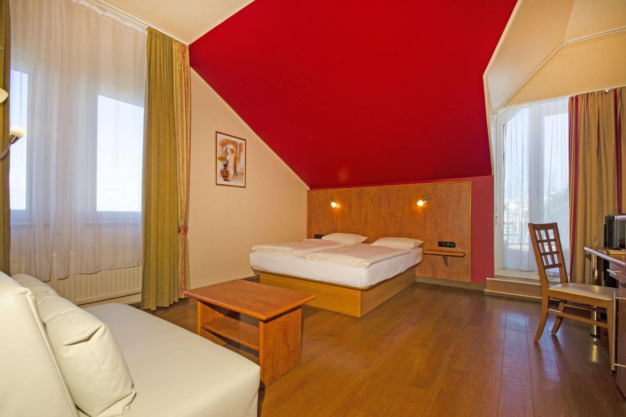 1, 2, Sleep Boardinghouse Unterschleissheim Zentrum Extérieur photo